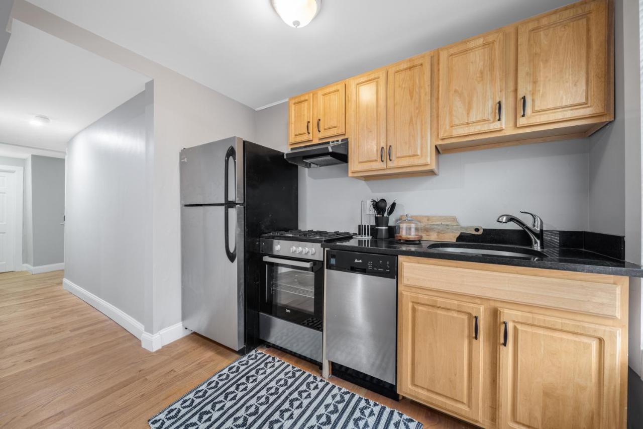 Easy Commute South Boston 4Br 1Bh Apt Luaran gambar